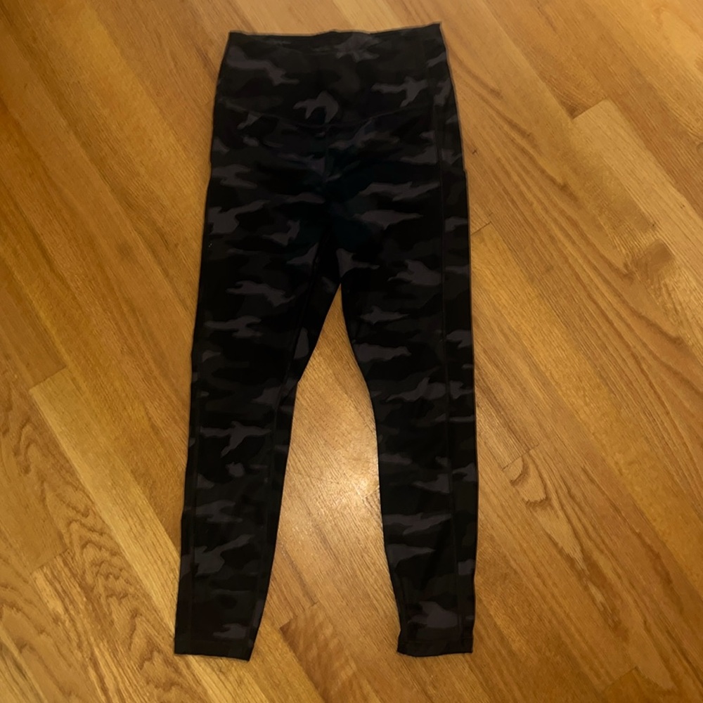 Athleta Ultimate Camo 7/8 tight